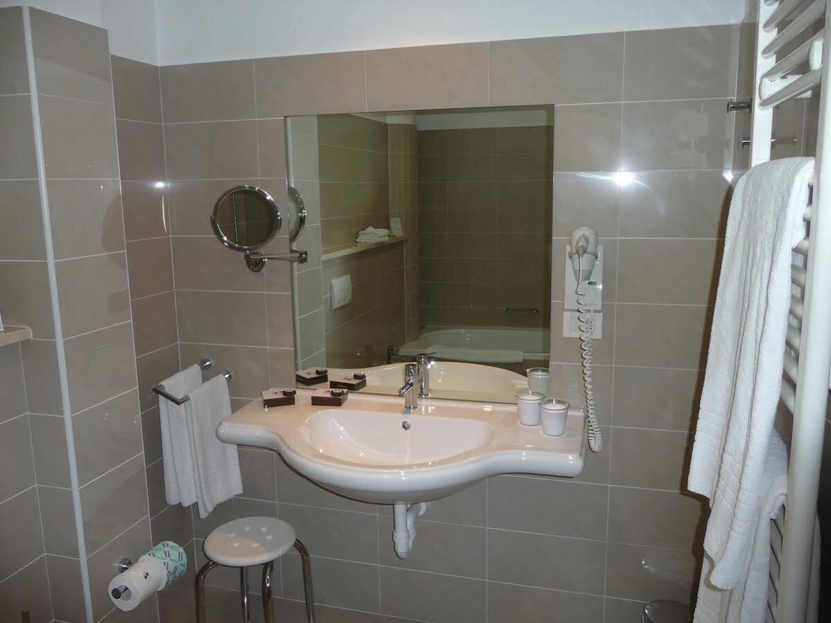 Best Western Ivrea Crystal Palace Banchette D'Ivrea Exterior foto